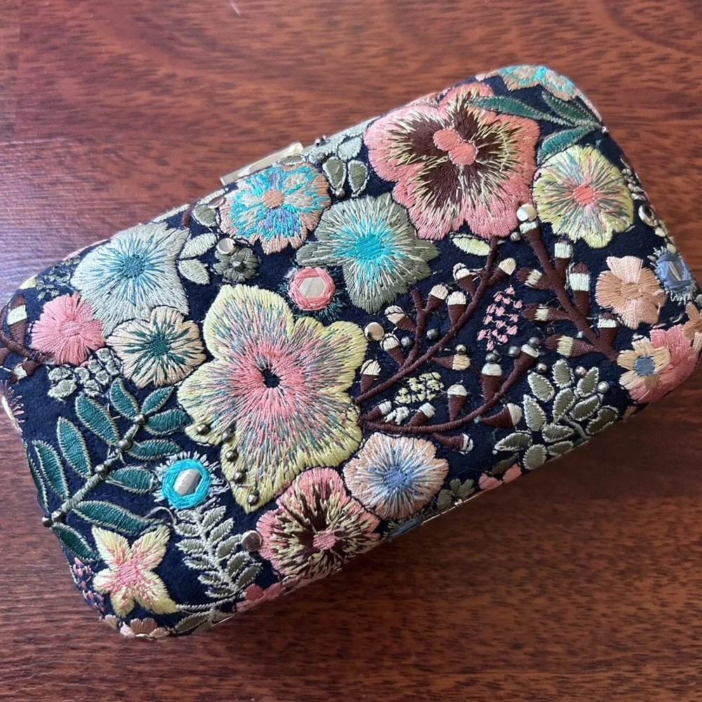 NWT w/ defect Zara Embroidery Beaded Clutch Box MINAUDIÈRE